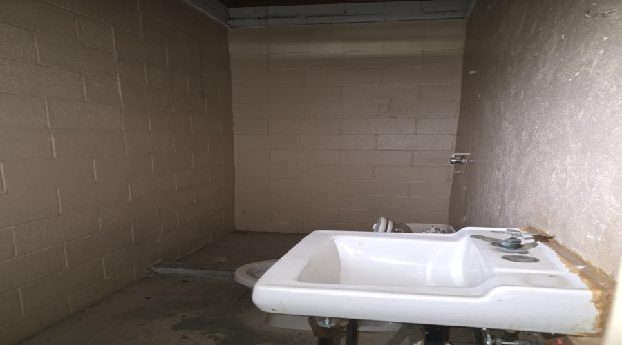 1301 Zaragoza St, Laredo, Texas 78040, 1 Room Rooms,1 BathroomBathrooms,Commercial retail/office,For Rent,1301 Zaragoza St,20253868