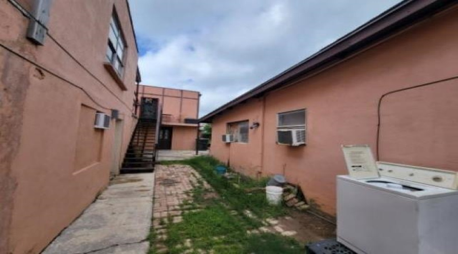 414 Main, Laredo, Texas 78040, ,Multi-family,For Sale,414 Main,20244259