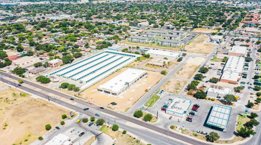 1016 Calton Rd, LAREDO, Texas 78041, 1 Room Rooms,1 BathroomBathrooms,Commercial retail/office,For Rent,1016 Calton Rd,20253901