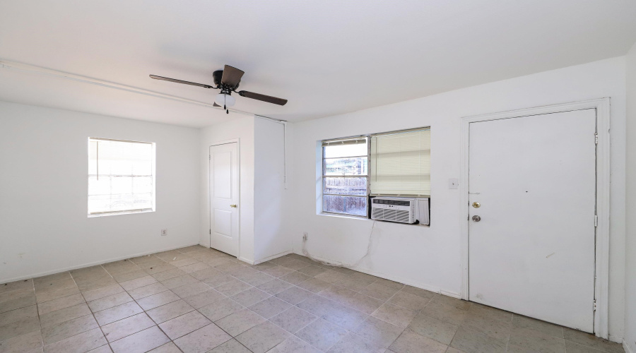1001 Reynolds St, Laredo, Texas 78040, ,Multi-family,For Sale,1001 Reynolds St,20253977