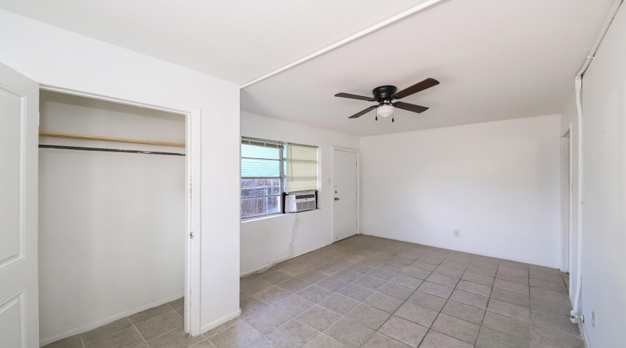 1001 Reynolds St, Laredo, Texas 78040, ,Multi-family,For Sale,1001 Reynolds St,20253977