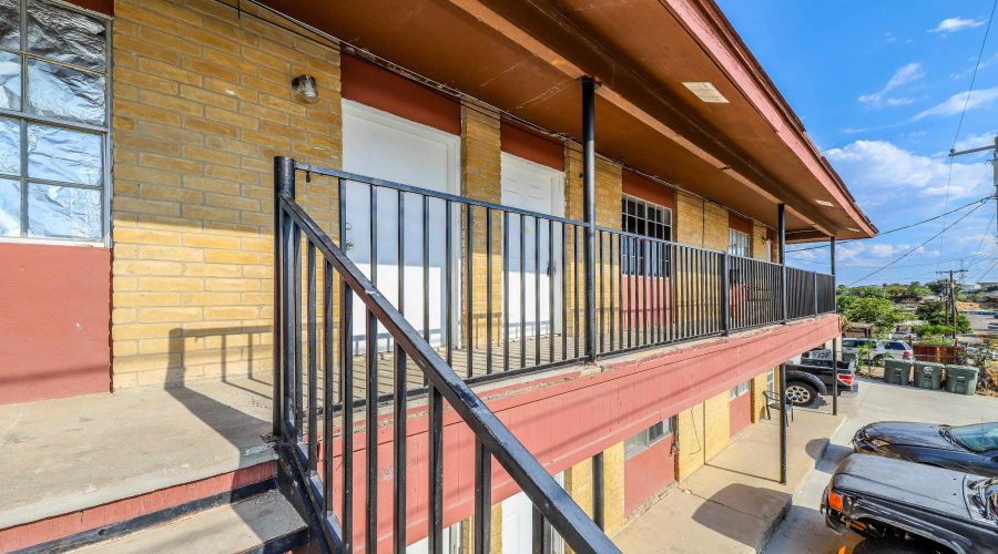1001 Reynolds St, Laredo, Texas 78040, ,Multi-family,For Sale,1001 Reynolds St,20253977
