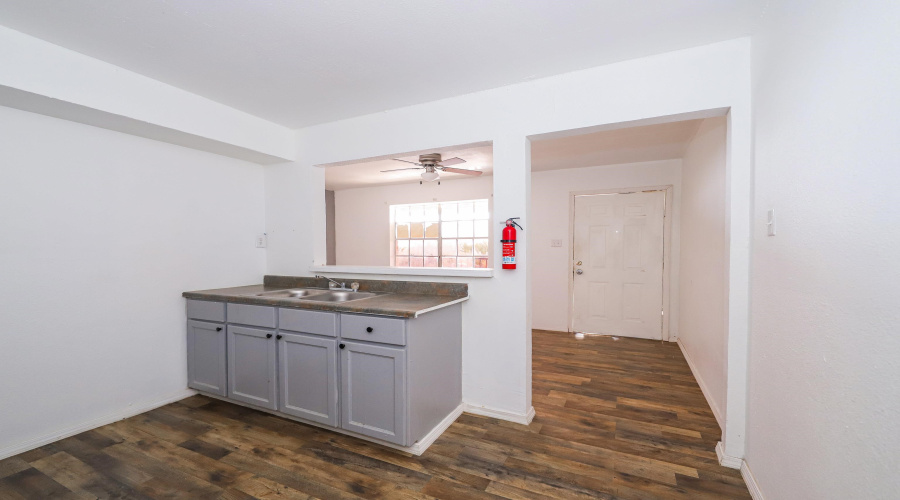 1001 Reynolds St, Laredo, Texas 78040, ,Multi-family,For Sale,1001 Reynolds St,20253977