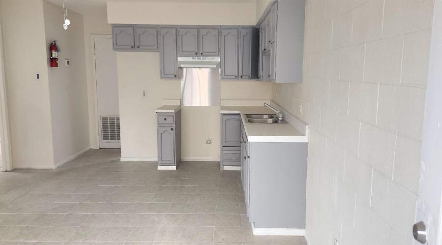 1702 Iturbide St, Laredo, Texas 78040, ,Multi-family,For Sale,1702 Iturbide St,20253978