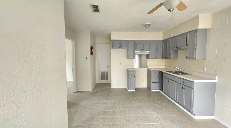 1702 Iturbide St, Laredo, Texas 78040, ,Multi-family,For Sale,1702 Iturbide St,20253978