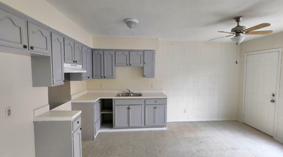 1702 Iturbide St, Laredo, Texas 78040, ,Multi-family,For Sale,1702 Iturbide St,20253978