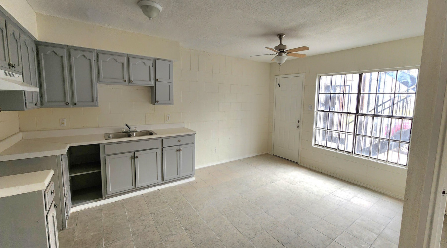 1702 Iturbide St, Laredo, Texas 78040, ,Multi-family,For Sale,1702 Iturbide St,20253978