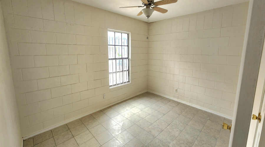 1702 Iturbide St, Laredo, Texas 78040, ,Multi-family,For Sale,1702 Iturbide St,20253978