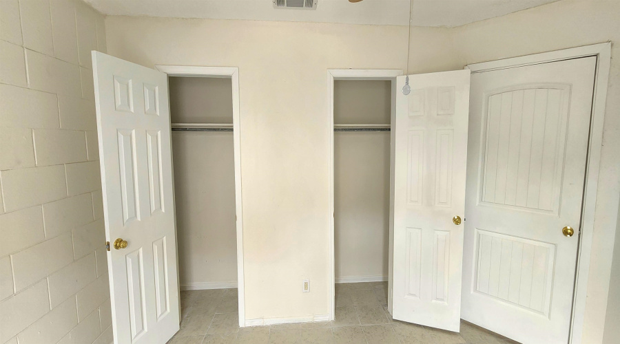 1702 Iturbide St, Laredo, Texas 78040, ,Multi-family,For Sale,1702 Iturbide St,20253978