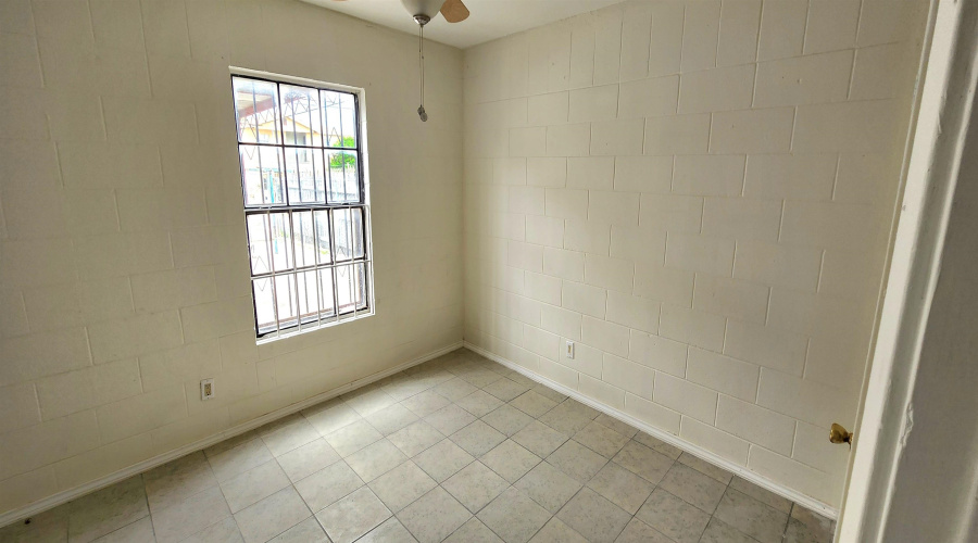 1702 Iturbide St, Laredo, Texas 78040, ,Multi-family,For Sale,1702 Iturbide St,20253978
