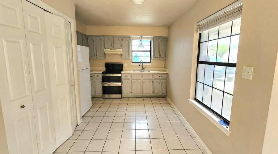 1702 Iturbide St, Laredo, Texas 78040, ,Multi-family,For Sale,1702 Iturbide St,20253978