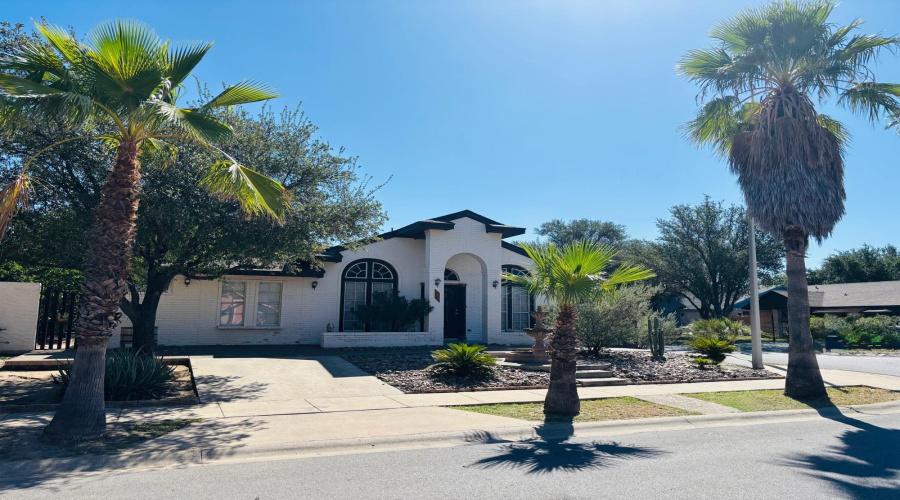 113 Ashton Lp, Laredo, Texas 78045, 4 Bedrooms Bedrooms, 7 Rooms Rooms,2 BathroomsBathrooms,Residential,For Sale,113 Ashton Lp,20253847