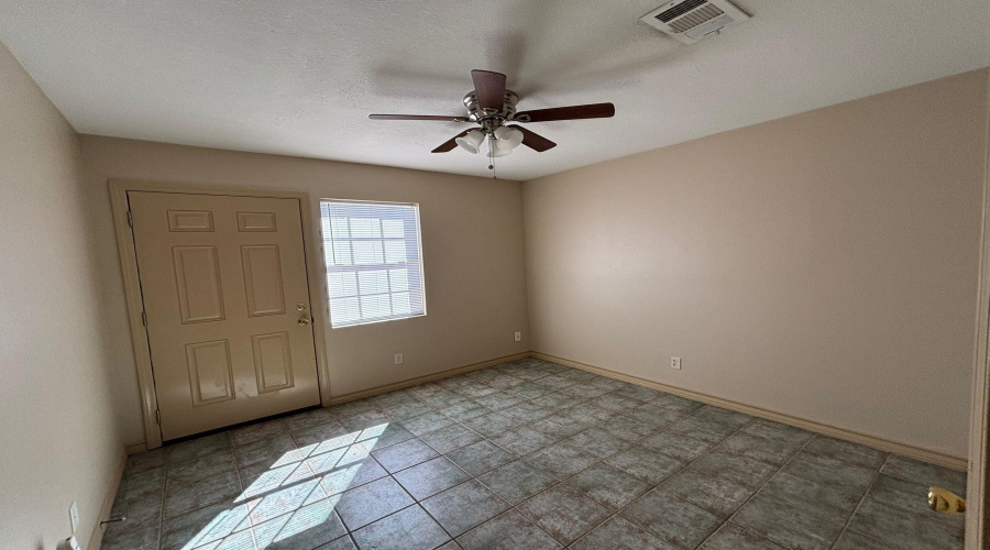 113 Ashton Lp, Laredo, Texas 78045, 4 Bedrooms Bedrooms, 7 Rooms Rooms,2 BathroomsBathrooms,Residential,For Sale,113 Ashton Lp,20253847