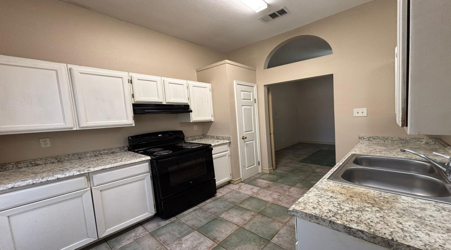 113 Ashton Lp, Laredo, Texas 78045, 4 Bedrooms Bedrooms, 7 Rooms Rooms,2 BathroomsBathrooms,Residential,For Sale,113 Ashton Lp,20253847