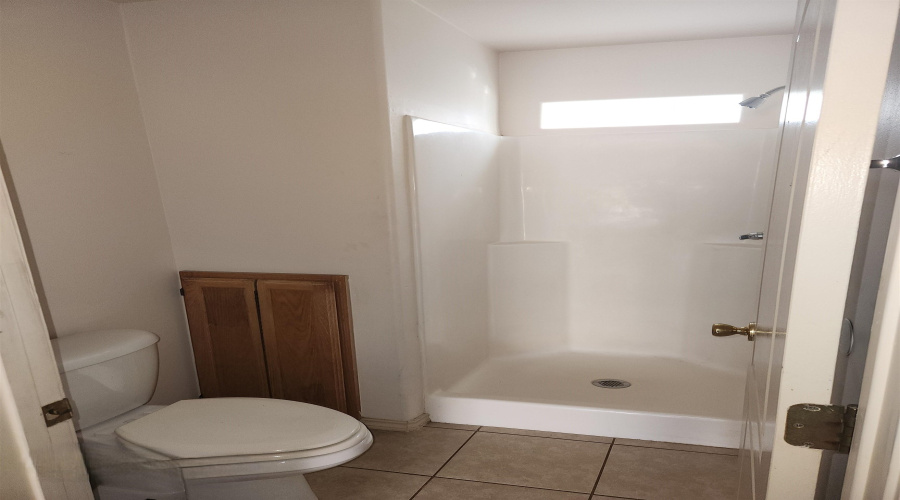 1720 Juarez Ave, Laredo, Texas 78040, 2 Bedrooms Bedrooms, 4 Rooms Rooms,1 BathroomBathrooms,Residential,For Rent,1720 Juarez Ave,20253882