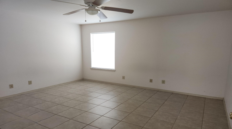 1720 Juarez Ave, Laredo, Texas 78040, 2 Bedrooms Bedrooms, 4 Rooms Rooms,1 BathroomBathrooms,Residential,For Rent,1720 Juarez Ave,20253882