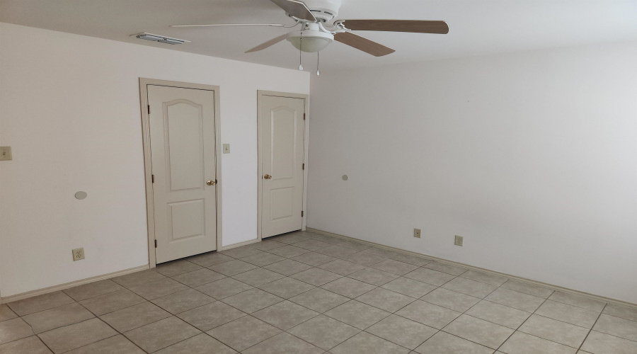 1720 Juarez Ave, Laredo, Texas 78040, 2 Bedrooms Bedrooms, 4 Rooms Rooms,1 BathroomBathrooms,Residential,For Rent,1720 Juarez Ave,20253882