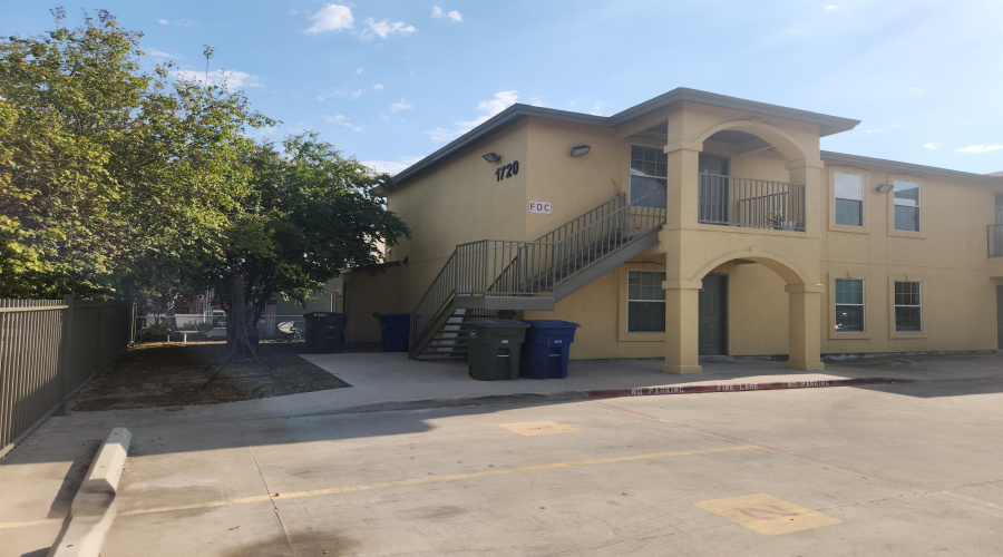 1720 Juarez Ave, Laredo, Texas 78040, 2 Bedrooms Bedrooms, 4 Rooms Rooms,1 BathroomBathrooms,Residential,For Rent,1720 Juarez Ave,20253882