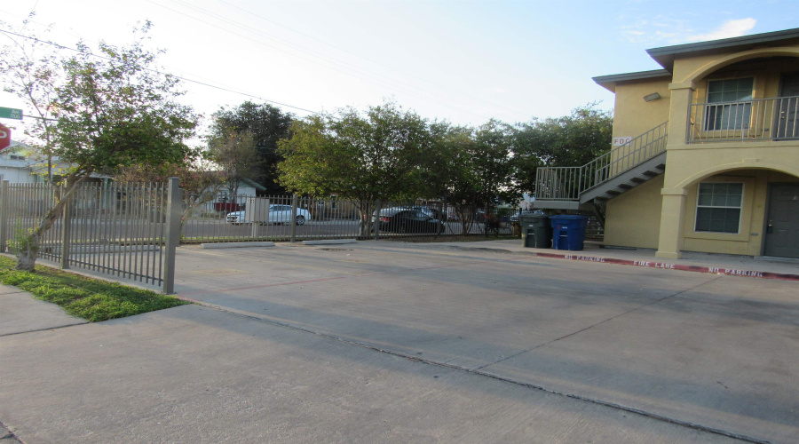 1720 Juarez Ave, Laredo, Texas 78040, 2 Bedrooms Bedrooms, 4 Rooms Rooms,1 BathroomBathrooms,Residential,For Rent,1720 Juarez Ave,20253882