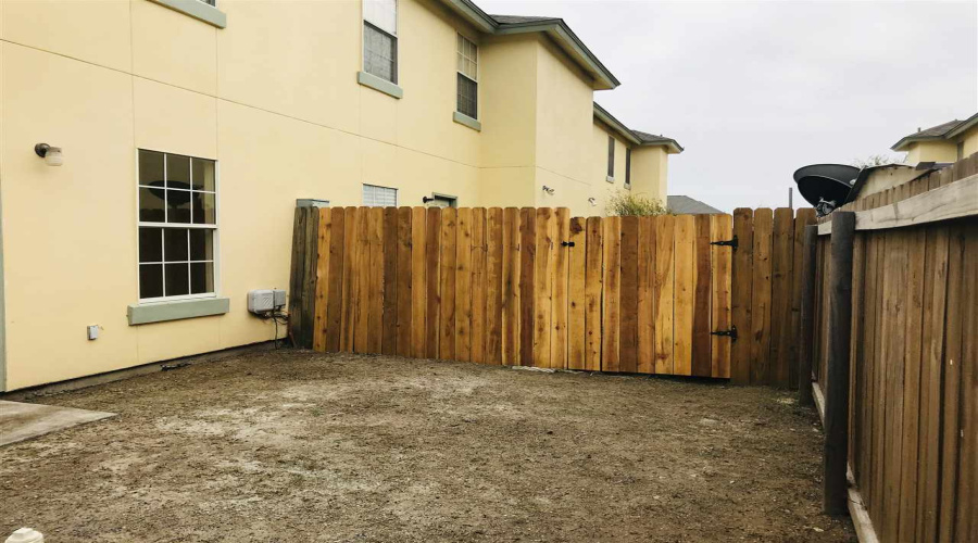 1000 Ranchway Dr, Laredo, Texas 78045, 3 Bedrooms Bedrooms, 7 Rooms Rooms,3 BathroomsBathrooms,Residential,For Rent,1000 Ranchway Dr,20253883
