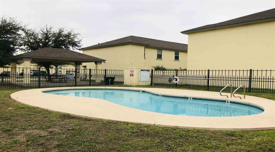 1000 Ranchway Dr, Laredo, Texas 78045, 3 Bedrooms Bedrooms, 7 Rooms Rooms,3 BathroomsBathrooms,Residential,For Rent,1000 Ranchway Dr,20253883