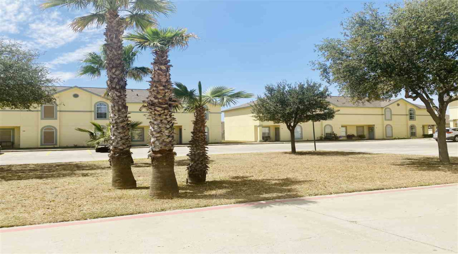 1000 Ranchway Dr, Laredo, Texas 78045, 3 Bedrooms Bedrooms, 7 Rooms Rooms,3 BathroomsBathrooms,Residential,For Rent,1000 Ranchway Dr,20253883