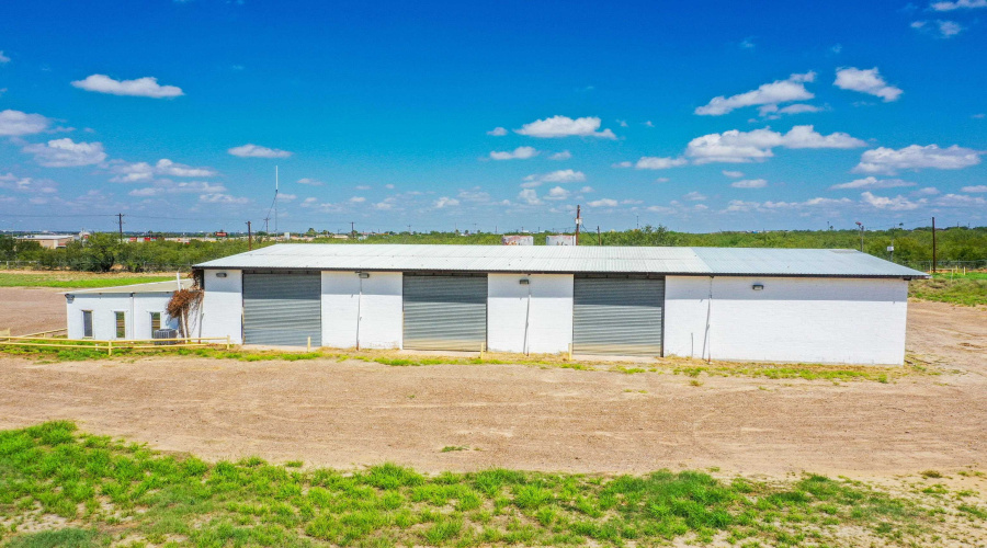 5215 U.S. Hwy 83 South, LAREDO, Texas 78046, 1 Bedroom Bedrooms, 21 Rooms Rooms,3 BathroomsBathrooms,Commercial/industrial,For Sale,5215 U.S. Hwy 83 South,20253983