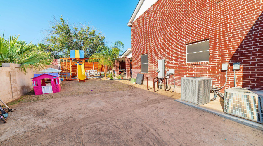 2139 Lima Lp, Laredo, Texas 78045, 5 Bedrooms Bedrooms, 7 Rooms Rooms,2 BathroomsBathrooms,Residential,For Sale,2139 Lima Lp,20253890