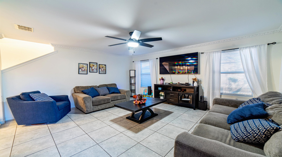 2139 Lima Lp, Laredo, Texas 78045, 5 Bedrooms Bedrooms, 7 Rooms Rooms,2 BathroomsBathrooms,Residential,For Sale,2139 Lima Lp,20253890