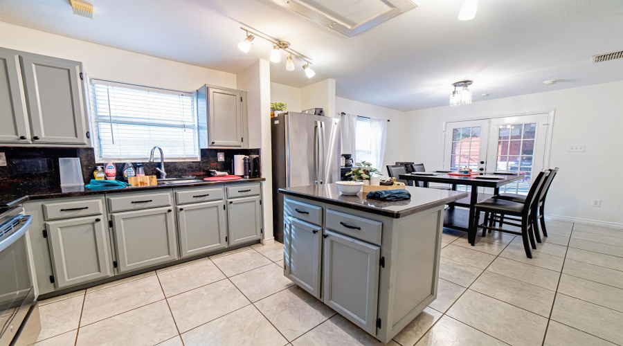 2139 Lima Lp, Laredo, Texas 78045, 5 Bedrooms Bedrooms, 7 Rooms Rooms,2 BathroomsBathrooms,Residential,For Sale,2139 Lima Lp,20253890