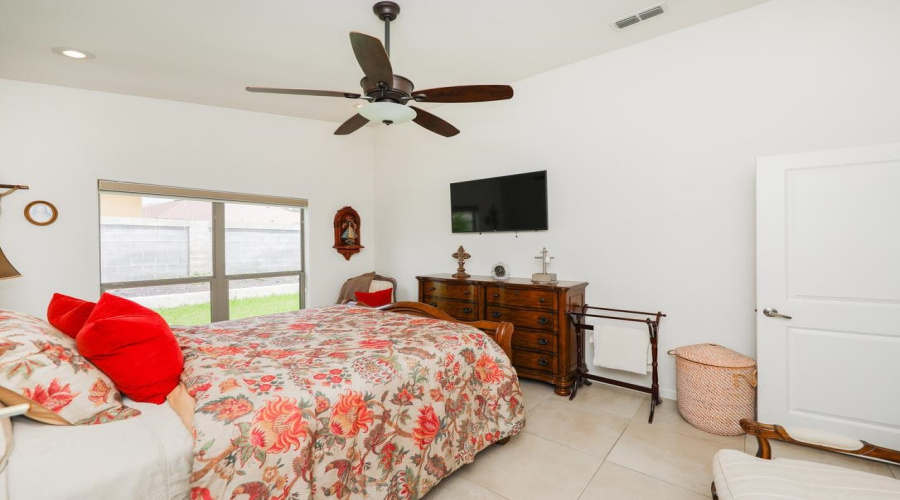 1107 Harlan St, Laredo, Texas 78045, 3 Bedrooms Bedrooms, 7 Rooms Rooms,2 BathroomsBathrooms,Residential,For Sale,1107 Harlan St,20253894