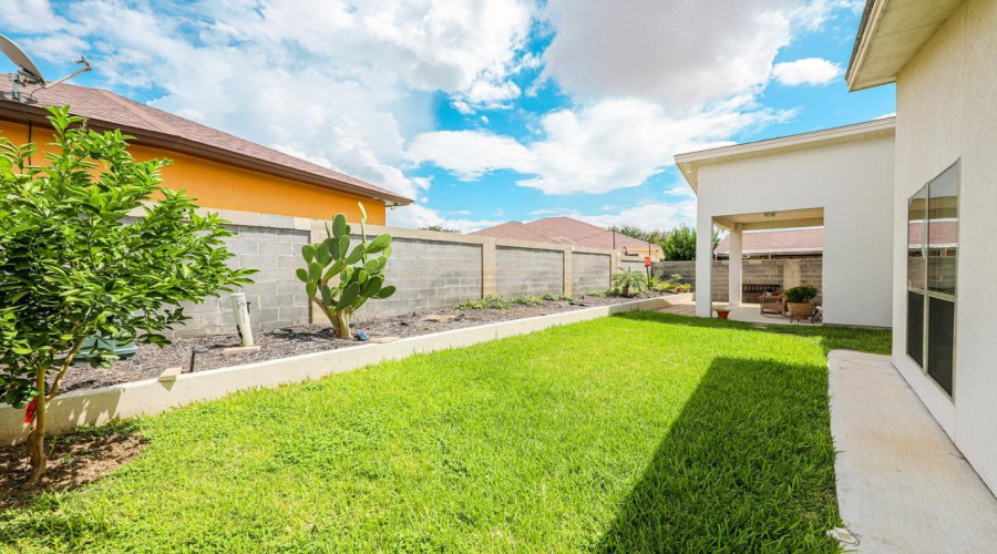 1107 Harlan St, Laredo, Texas 78045, 3 Bedrooms Bedrooms, 7 Rooms Rooms,2 BathroomsBathrooms,Residential,For Sale,1107 Harlan St,20253894