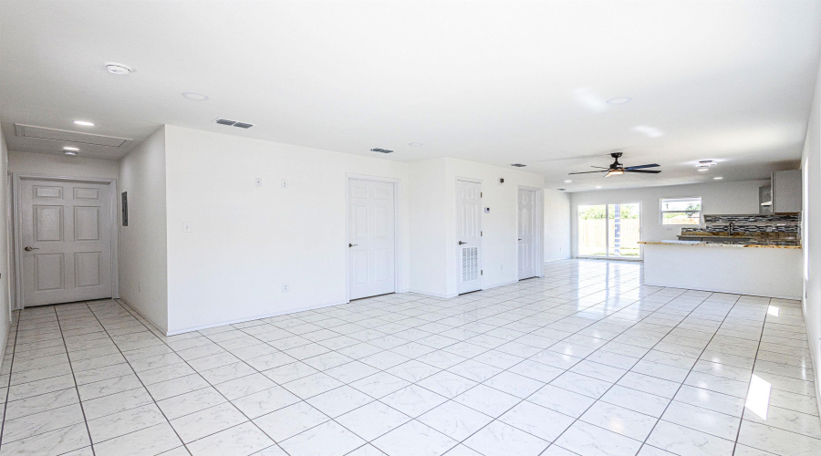 204 Alicante Dr, LAREDO, Texas 78046, 3 Bedrooms Bedrooms, 4 Rooms Rooms,2 BathroomsBathrooms,Residential,For Sale,204 Alicante Dr,20253896