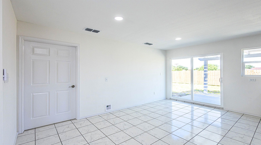 204 Alicante Dr, LAREDO, Texas 78046, 3 Bedrooms Bedrooms, 4 Rooms Rooms,2 BathroomsBathrooms,Residential,For Sale,204 Alicante Dr,20253896