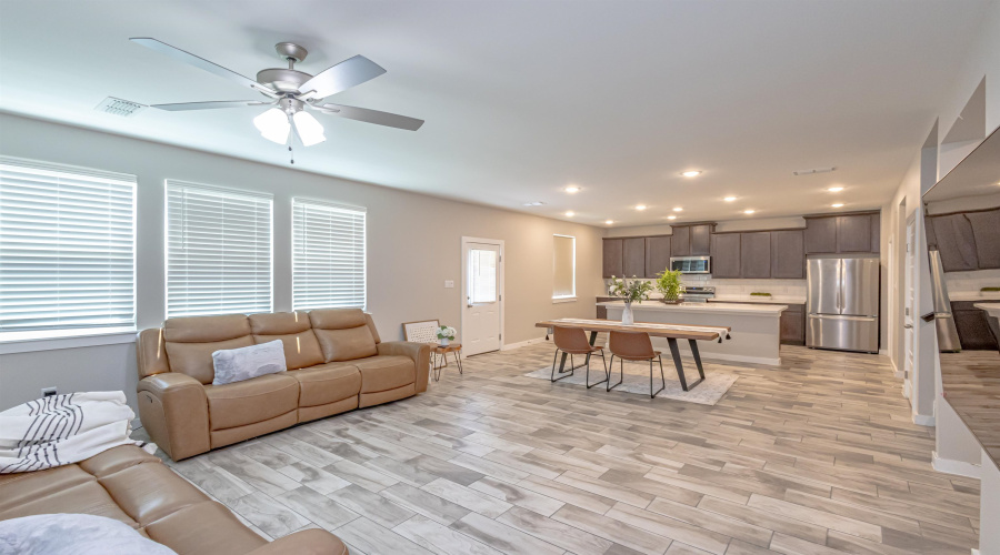 1615 Sambar Lp, Laredo, Texas 78045, 3 Bedrooms Bedrooms, 6 Rooms Rooms,2 BathroomsBathrooms,Residential,For Sale,1615 Sambar Lp,20253900