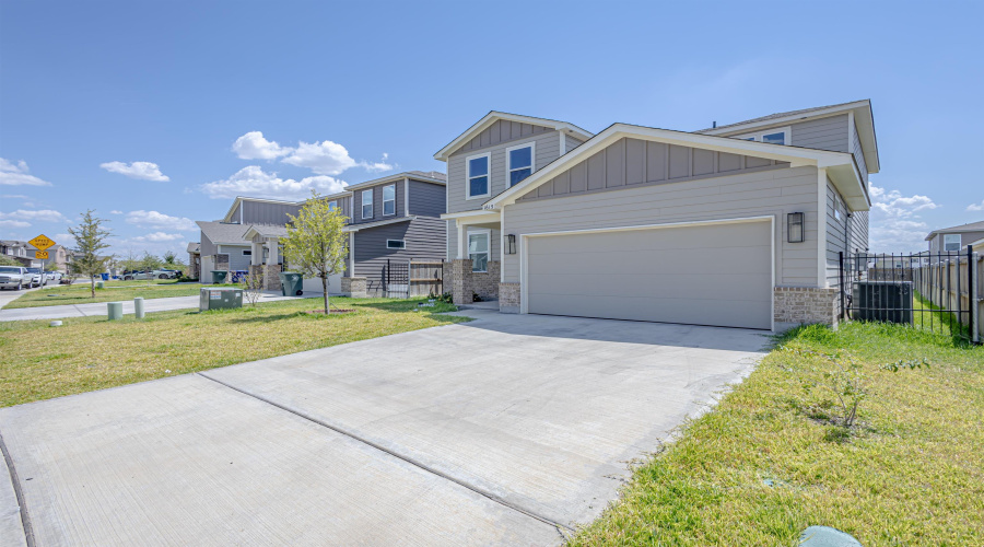 1615 Sambar Lp, Laredo, Texas 78045, 3 Bedrooms Bedrooms, 6 Rooms Rooms,2 BathroomsBathrooms,Residential,For Sale,1615 Sambar Lp,20253900