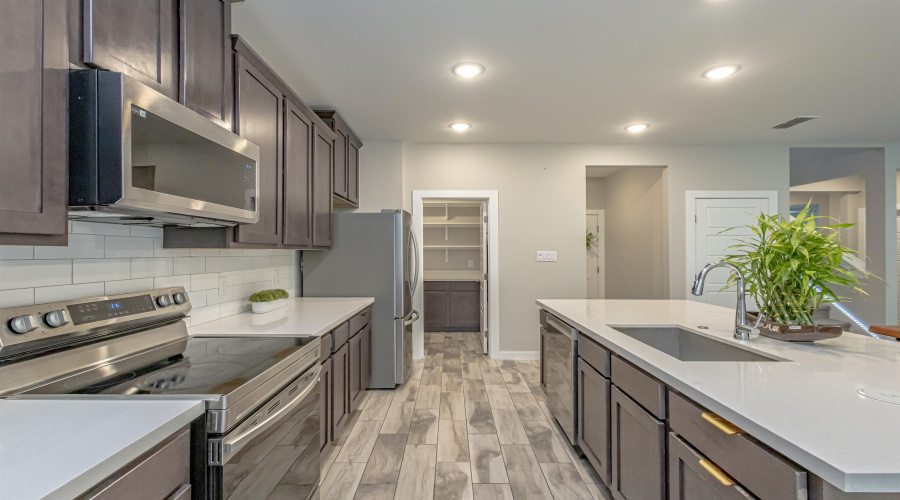 1615 Sambar Lp, Laredo, Texas 78045, 3 Bedrooms Bedrooms, 6 Rooms Rooms,2 BathroomsBathrooms,Residential,For Sale,1615 Sambar Lp,20253900