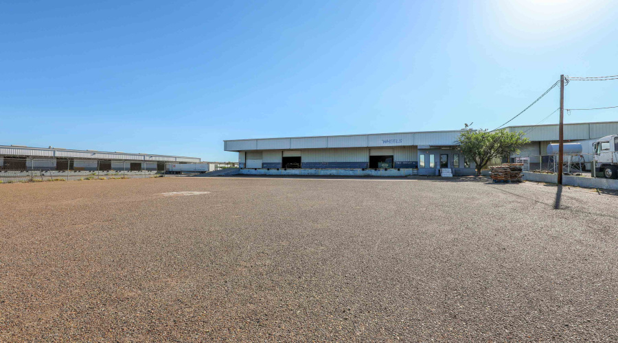 14415 Import Rd, Laredo, Texas 78045, 1 Bedroom Bedrooms, 6 Rooms Rooms,2 BathroomsBathrooms,Commercial/industrial,For Rent,14415 Import Rd,20254008