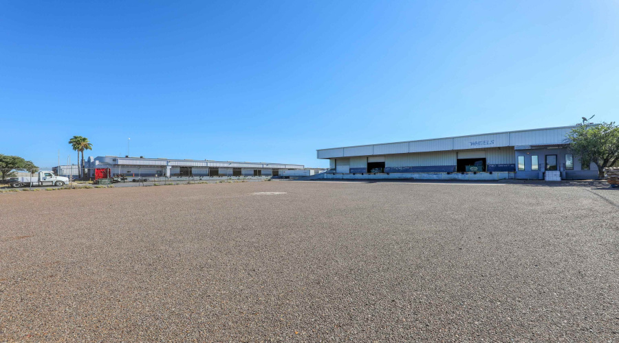 14415 Import Rd, Laredo, Texas 78045, 1 Bedroom Bedrooms, 6 Rooms Rooms,2 BathroomsBathrooms,Commercial/industrial,For Rent,14415 Import Rd,20254008