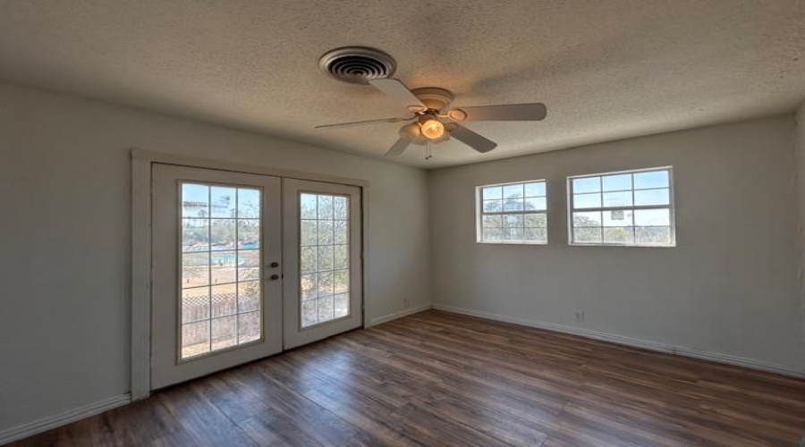 317 Farrell Rd, Laredo, Texas 78045, 3 Bedrooms Bedrooms, 7 Rooms Rooms,3 BathroomsBathrooms,Residential,For Sale,317 Farrell Rd,20253915