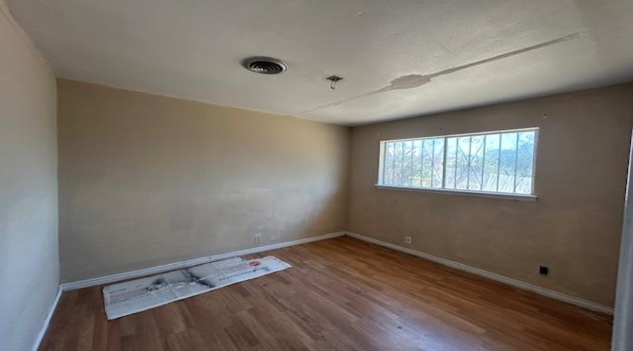 317 Farrell Rd, Laredo, Texas 78045, 3 Bedrooms Bedrooms, 7 Rooms Rooms,3 BathroomsBathrooms,Residential,For Sale,317 Farrell Rd,20253915