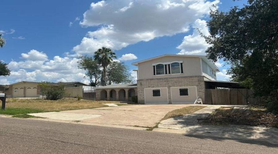 317 Farrell Rd, Laredo, Texas 78045, 3 Bedrooms Bedrooms, 7 Rooms Rooms,3 BathroomsBathrooms,Residential,For Sale,317 Farrell Rd,20253915