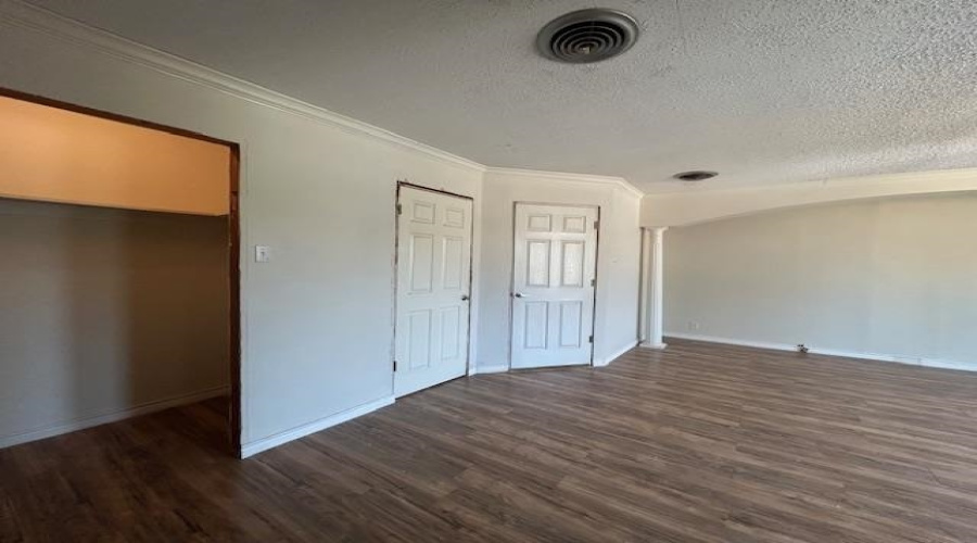 317 Farrell Rd, Laredo, Texas 78045, 3 Bedrooms Bedrooms, 7 Rooms Rooms,3 BathroomsBathrooms,Residential,For Sale,317 Farrell Rd,20253915