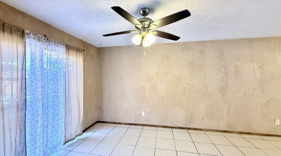 2600 E Montgomery St, Laredo, Texas 78043, 4 Bedrooms Bedrooms, 6 Rooms Rooms,2 BathroomsBathrooms,Residential,For Sale,2600 E Montgomery St,20253916