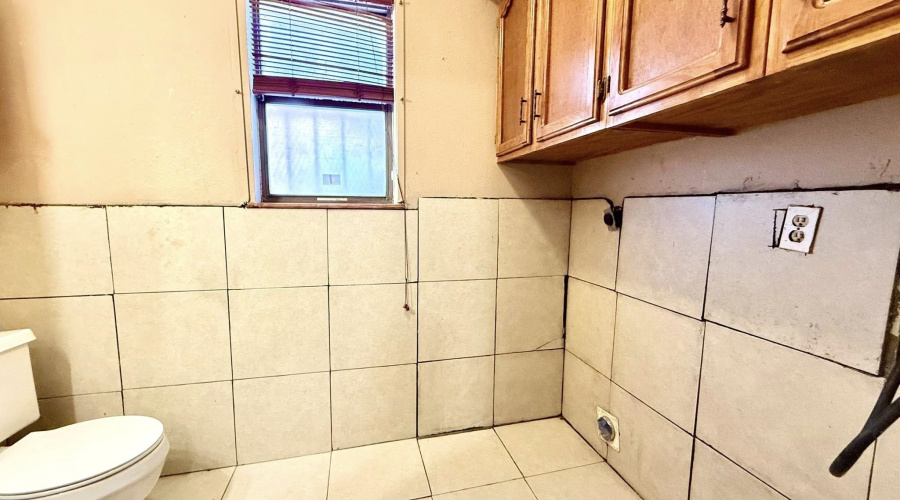 2600 E Montgomery St, Laredo, Texas 78043, 4 Bedrooms Bedrooms, 6 Rooms Rooms,2 BathroomsBathrooms,Residential,For Sale,2600 E Montgomery St,20253916