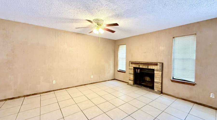 2600 E Montgomery St, Laredo, Texas 78043, 4 Bedrooms Bedrooms, 6 Rooms Rooms,2 BathroomsBathrooms,Residential,For Sale,2600 E Montgomery St,20253916