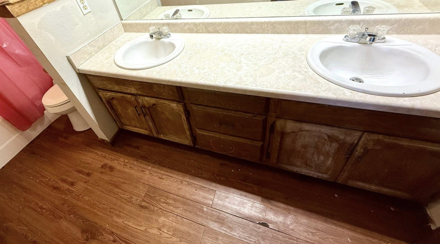 2600 E Montgomery St, Laredo, Texas 78043, 4 Bedrooms Bedrooms, 6 Rooms Rooms,2 BathroomsBathrooms,Residential,For Sale,2600 E Montgomery St,20253916