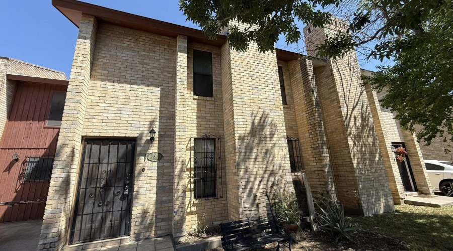 2600 E Montgomery St, Laredo, Texas 78043, 4 Bedrooms Bedrooms, 6 Rooms Rooms,2 BathroomsBathrooms,Residential,For Sale,2600 E Montgomery St,20253916