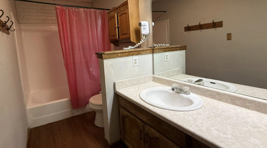 2600 E Montgomery St, Laredo, Texas 78043, 4 Bedrooms Bedrooms, 6 Rooms Rooms,2 BathroomsBathrooms,Residential,For Sale,2600 E Montgomery St,20253916