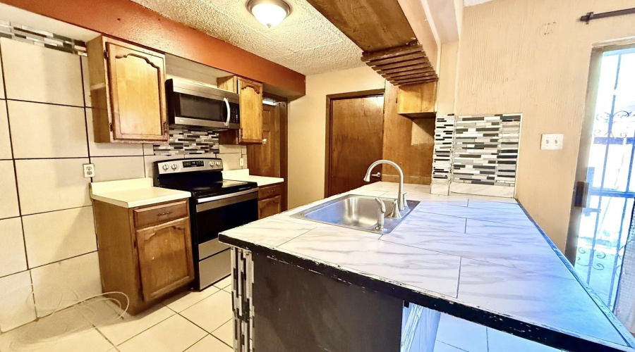 2600 E Montgomery St, Laredo, Texas 78043, 4 Bedrooms Bedrooms, 6 Rooms Rooms,2 BathroomsBathrooms,Residential,For Sale,2600 E Montgomery St,20253916